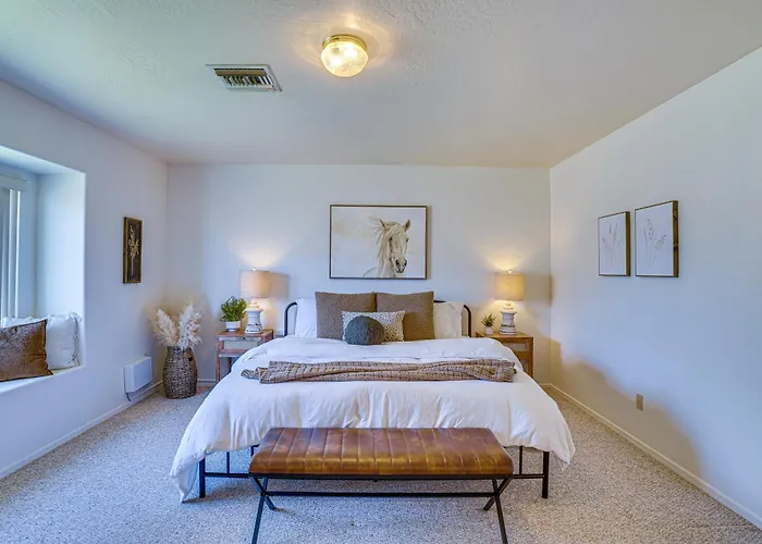W/ Fenced Backyard: 3 Mi To Downtown Thatcher