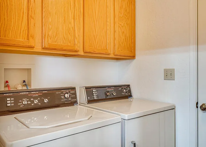 W/ Fenced Backyard: 3 Mi To Downtown * Thatcher