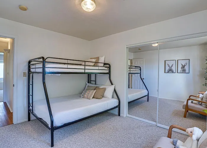 W/ Fenced Backyard: 3 Mi To Downtown * Thatcher