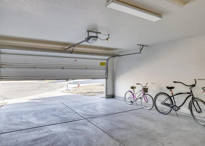 W/ Fenced Backyard: 3 Mi To Downtown * Thatcher