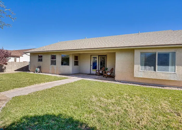 Holiday home W/ Fenced Backyard: 3 Mi To Downtown Thatcher