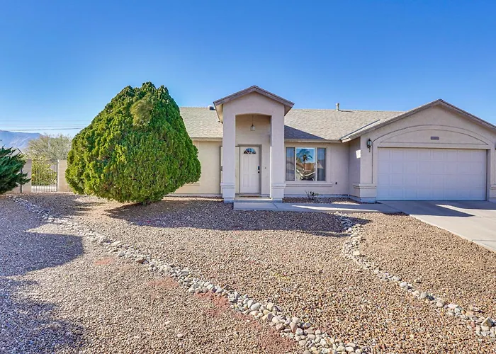 Holiday home W/ Fenced Backyard: 3 Mi To Downtown *